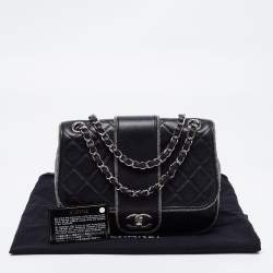 مملوكة مسبقًا حقيبة شانيل ايليمنتري شيك لوريكس وجلد مبطن أسود بقلاب