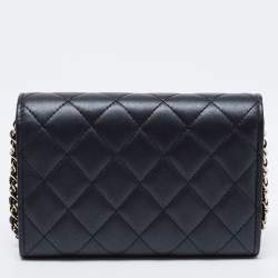 مملوكة مسبقًا محفظة بسلسلة شانيل جلد أزرق كحلي مبطن مزخرفة لؤلؤ