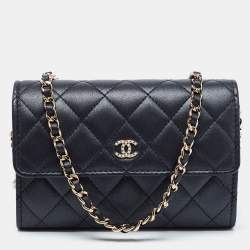 مملوكة مسبقًا محفظة بسلسلة شانيل جلد أزرق كحلي مبطن مزخرفة لؤلؤ