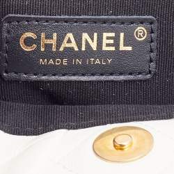 مملوكة مسبقًا Chanel White Quilted Leather Pearl Crown Clutch Bag