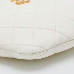 مملوكة مسبقًا Chanel White Quilted Leather Pearl Crown Clutch Bag