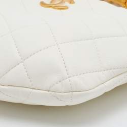 مملوكة مسبقًا Chanel White Quilted Leather Pearl Crown Clutch Bag