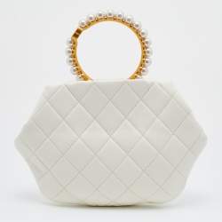مملوكة مسبقًا Chanel White Quilted Leather Pearl Crown Clutch Bag
