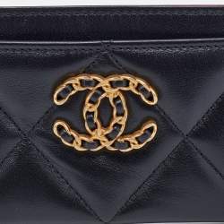 مملوكة مسبقًا Chanel Black Quilted Leather CC Card Holder