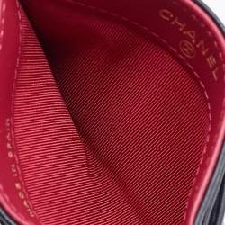 مملوكة مسبقًا Chanel Black Quilted Leather CC Card Holder