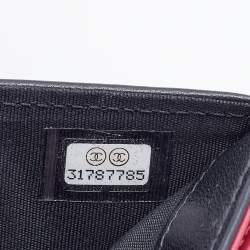 مملوكة مسبقًا Chanel Black Quilted Leather CC Card Holder