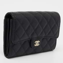 مملوكة مسبقًا Chanel Black Quilted Leather CC Flap Wallet