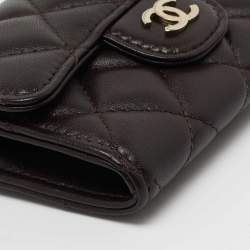 مملوكة مسبقًا Chanel Dark Brown Quilted Leather CC Classic Flap Card Case