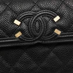 مملوكة مسبقًا Chanel Black Quilted Caviar Leather Boy Flap Wallet