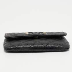 مملوكة مسبقًا Chanel Black Quilted Caviar Leather Boy Flap Wallet