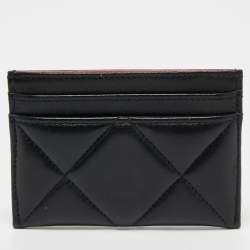 مملوكة مسبقًا Chanel Black Quilted Leather Chanel 19 Card Holder