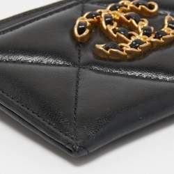 مملوكة مسبقًا Chanel Black Quilted Leather Chanel 19 Card Holder
