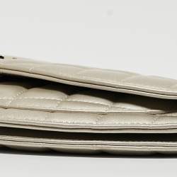 Pre Owned Chanel Metallic Light Gold Quilted Leather Flap Clutch