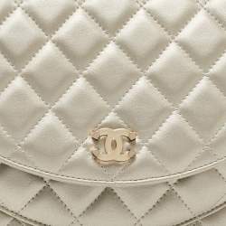 Pre Owned Chanel Metallic Light Gold Quilted Leather Flap Clutch