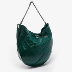 Pre Owned Chanel Green Crumpled Patent Leather Droplet Bag