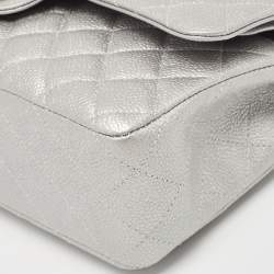 Pre Owned Chanel Silver Quilted Caviar Leather Medium Classic Double Flap Bag