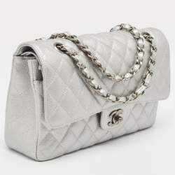 Pre Owned Chanel Silver Quilted Caviar Leather Medium Classic Double Flap Bag