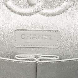 Pre Owned Chanel Silver Quilted Caviar Leather Medium Classic Double Flap Bag