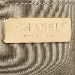 Pre Owned Chanel Fatigue Green Quilted Leather Maxi 19 Shoulder Bag