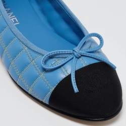 Pre Owned Chanel Blue/Black Quilted Leather and Canvas CC Cap Toe Bow Ballet Flats Size 39