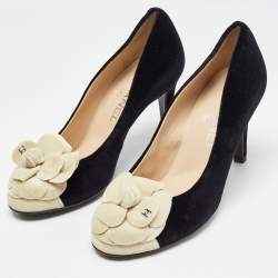 Pre Owned Chanel Black/Cream Velvet CC Camelia Pumps Size 36