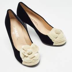 Pre Owned Chanel Black/Cream Velvet CC Camelia Pumps Size 36