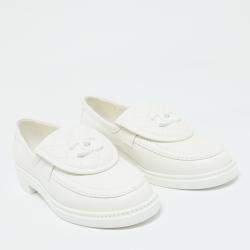 Pre Owned Chanel White Quilted Leather CC Turnlock Loafers Size 37.5