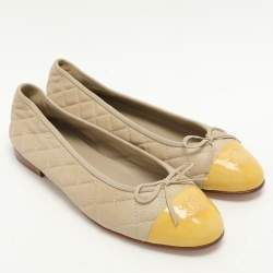 Pre Owned Chanel Beige/Yellow Quilted Leather and Patent Leather CC Ballet Flats Size 40.5