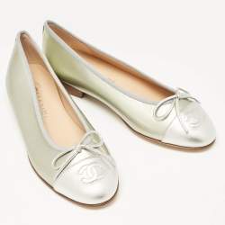 Pre Owned Chanel Grey Leather and Patent Leather CC Bow Ballet Flats Size 35.5