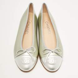 Pre Owned Chanel Grey Leather and Patent Leather CC Bow Ballet Flats Size 35.5
