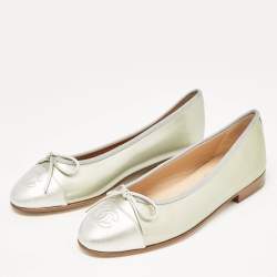 Pre Owned Chanel Grey Leather and Patent Leather CC Bow Ballet Flats Size 35.5
