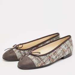 Pre Owned Chanel Grey Tweed and Suede CC Cap Toe Bow Ballet Flats Size 35.5