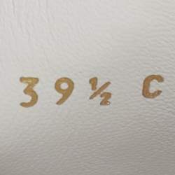 مملوكة مسبقًا Chanel White/Black Leather Cap Toe CC Mules Size 39.5