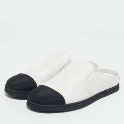 مملوكة مسبقًا Chanel White/Black Leather Cap Toe CC Mules Size 39.5