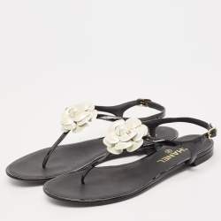 Pre Owned صندل أصبع شانيل كاميليا جلد أسود مقاس 39.5