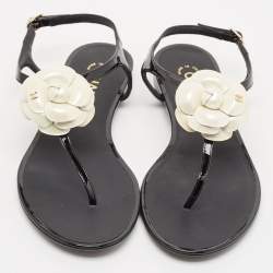 Pre Owned صندل أصبع شانيل كاميليا جلد أسود مقاس 39.5