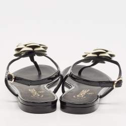 Pre Owned صندل أصبع شانيل كاميليا جلد أسود مقاس 39.5