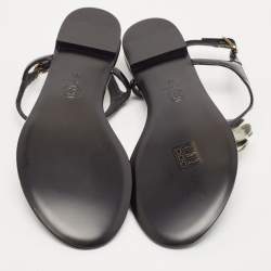 Pre Owned صندل أصبع شانيل كاميليا جلد أسود مقاس 39.5