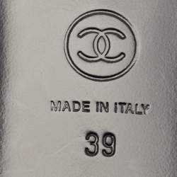 Pre Owned صندل أصبع شانيل كاميليا جلد أسود مقاس 39.5