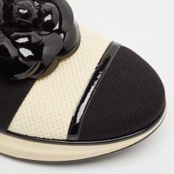 مملوكة مسبقًا Chanel Cream/Black Knit Fabric Camelia Sneakers Size 39.5 