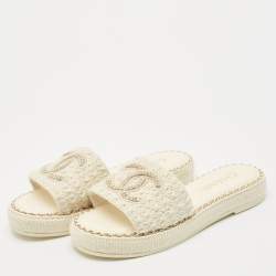 مملوكة مسبقًا Chanel White Tweed Chain Embellished Flat Sandals Size 38