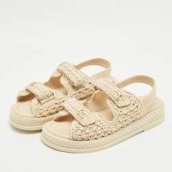 Pre Owned صندل شانيل جلد أبيض/أسود مسطح بحزام للكاحل مقاس 39