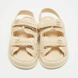 Pre Owned صندل شانيل جلد أبيض/أسود مسطح بحزام للكاحل مقاس 39