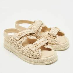 Pre Owned صندل شانيل جلد أبيض/أسود مسطح بحزام للكاحل مقاس 39