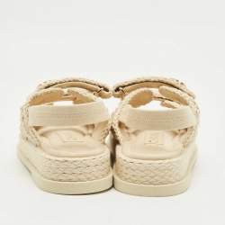 Pre Owned صندل شانيل جلد أبيض/أسود مسطح بحزام للكاحل مقاس 39