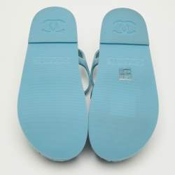 Pre Owned صندل فلات شانيل جلد أزرق فاتح بشعار CC متشابك مقاس 39