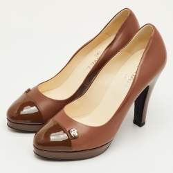 Pre Owned حذاء كعب عالي شانيل جلد بني ولامع برأس مغلف بنعل سميك مقاس 39.5