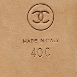 مملوكة مسبقًا حذاء سلايد فلات جلد أسود مزخرف CC شانيل مقاس 40