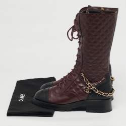 Pre Owned حذاء بوت شانيل ممتد إلى منتصف الساق جلد محبب أسود/ذهبي مقاس 40