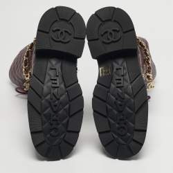 Pre Owned حذاء بوت شانيل ممتد إلى منتصف الساق جلد محبب أسود/ذهبي مقاس 40